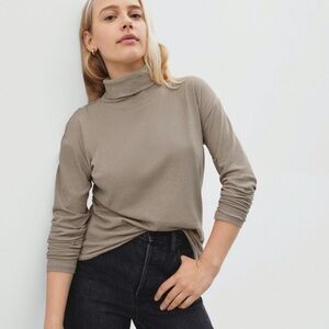 Everlane Women’s Air Turtleneck Size Small Burnt Sugar Tan